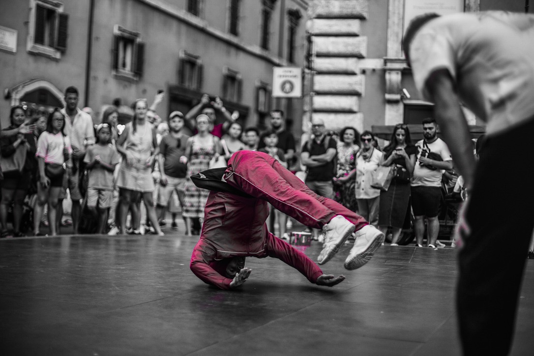 Gabriele Seminara durante una performance di breaking