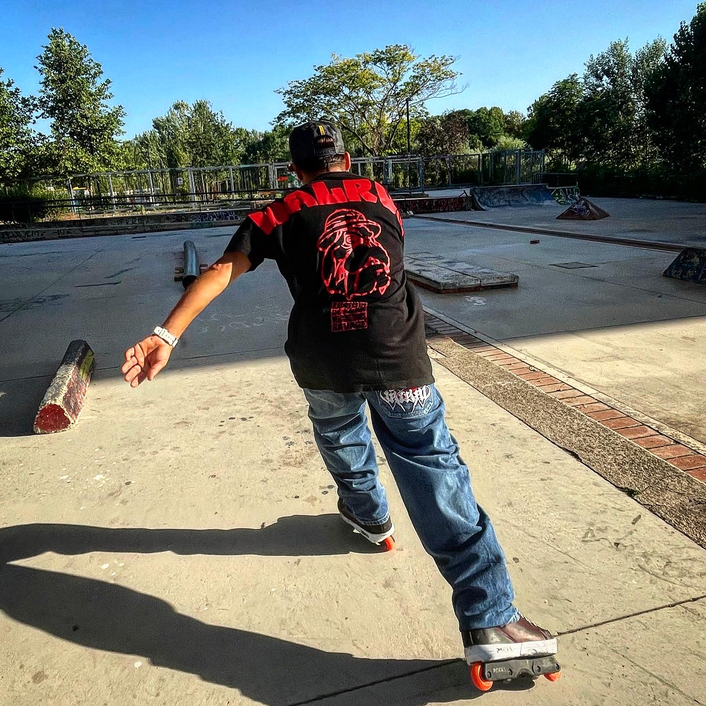 Gabriele Seminara con i pattini aggressive allo skatepark