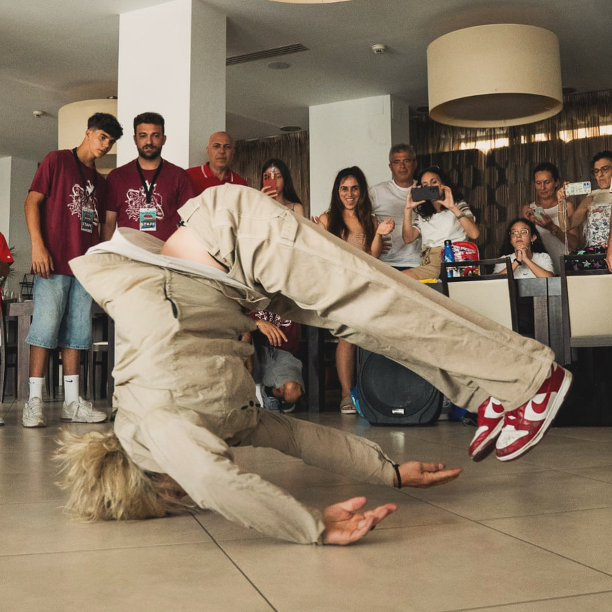 Gabriele Seminara in giuria durante una battle