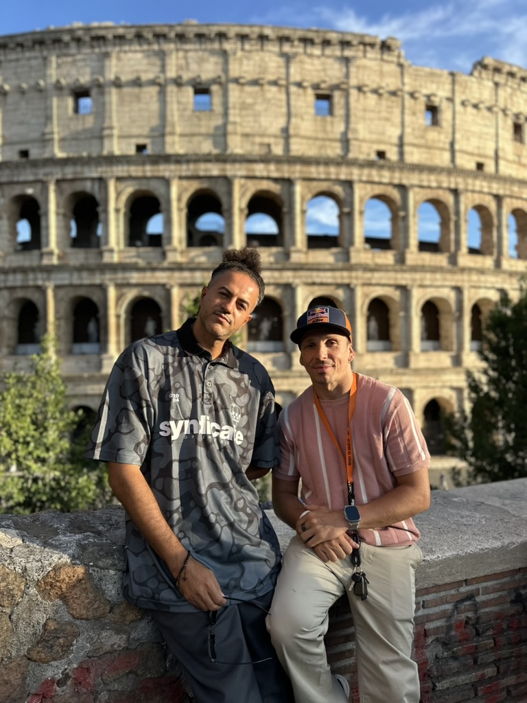 Gabriele Seminara con un collega davanti al Colosseo